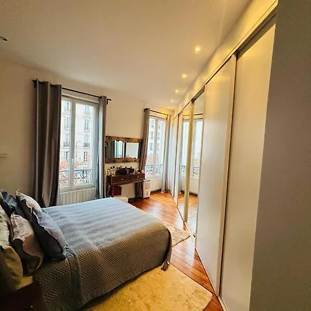 Ny In Paris With Apartment